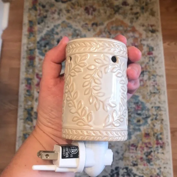 Outlet Plug Freshener - Picture 6 of 8